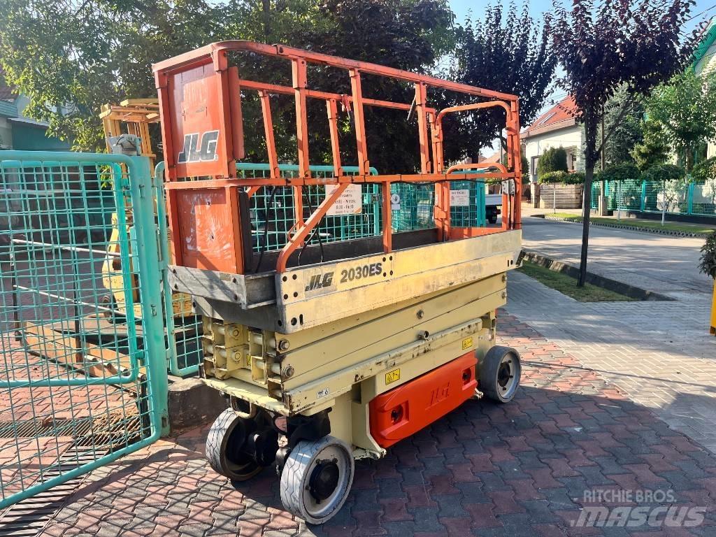 JLG 2030ES     V-3450 Ascensores de personal y montacargas de acceso