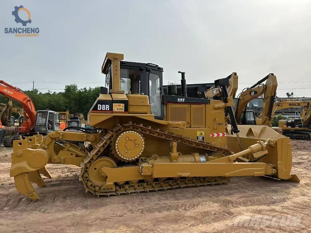 CAT D 8 R Buldozer sobre oruga