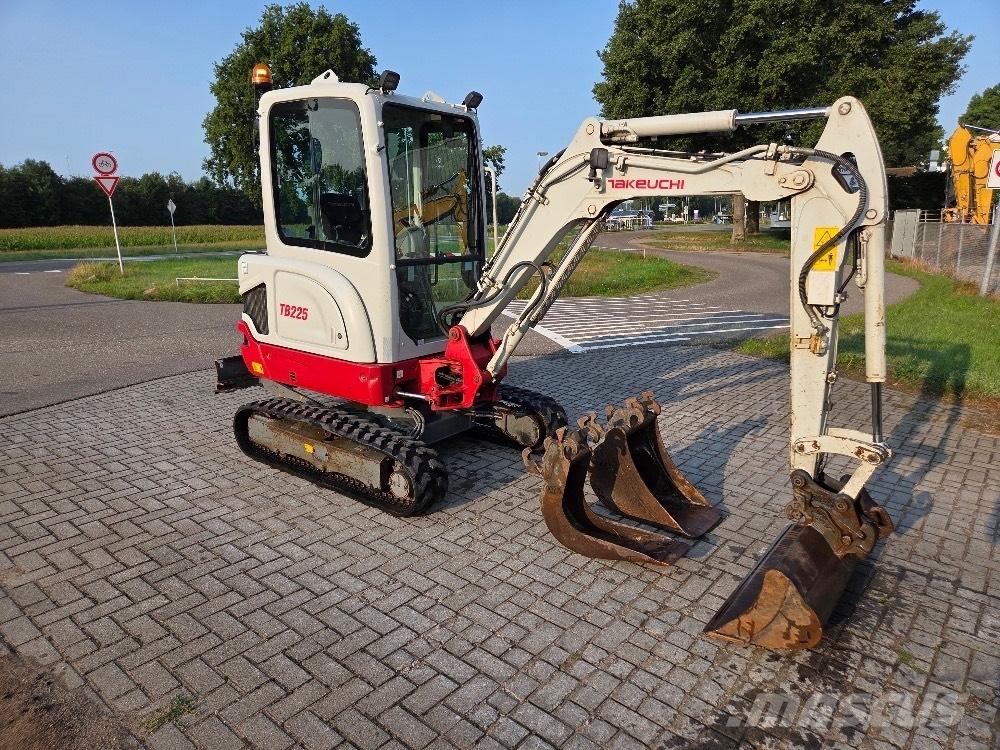 Takeuchi TB225 Mini excavadoras < 7t