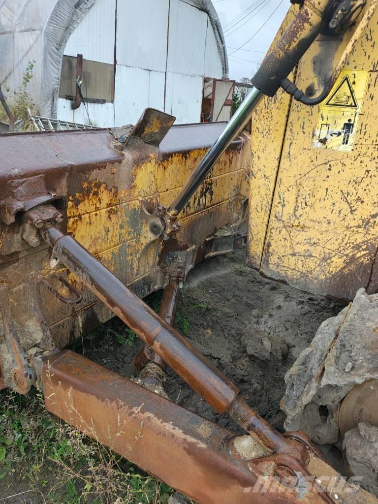 Komatsu DX 65EX-15 Buldozer sobre oruga