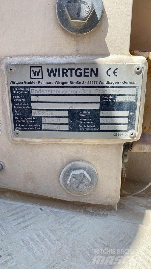 Wirtgen WR250i Equipos para la estabilización de suelos y reciclaje de asfalto