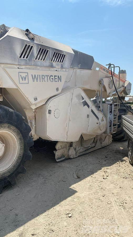 Wirtgen WR250i Equipos para la estabilización de suelos y reciclaje de asfalto