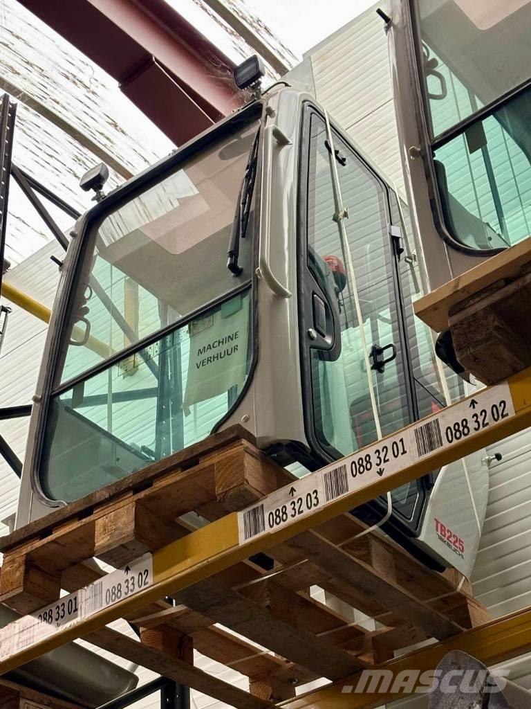 Takeuchi TB 225 Mini excavadoras < 7t