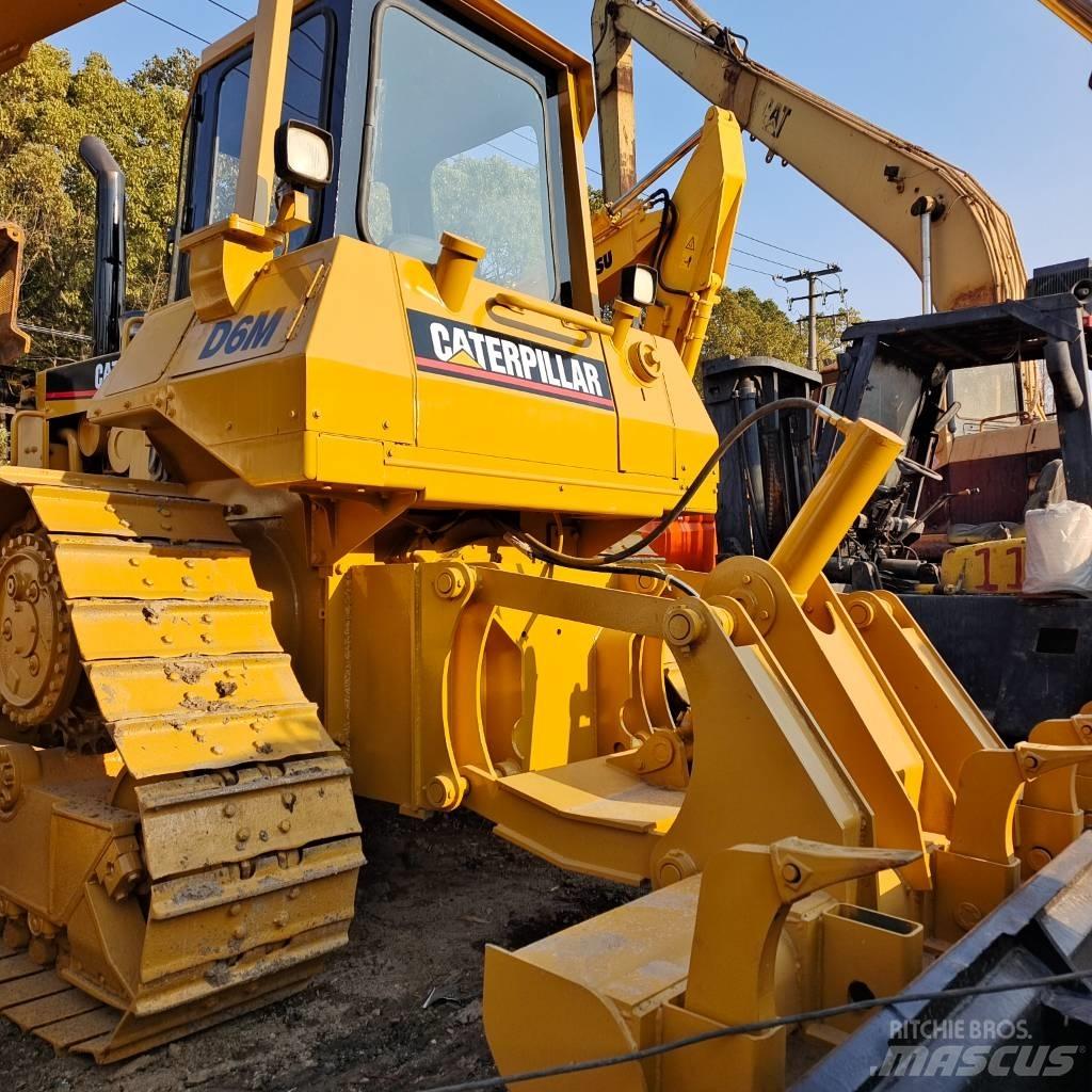 CAT D 6 M Buldozer sobre oruga
