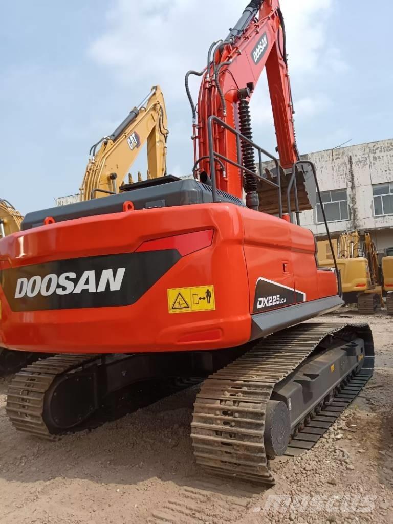 Doosan DX 225 LC Excavadoras de cadenas