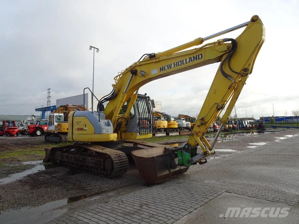 New Holland E235 Excavadoras de cadenas