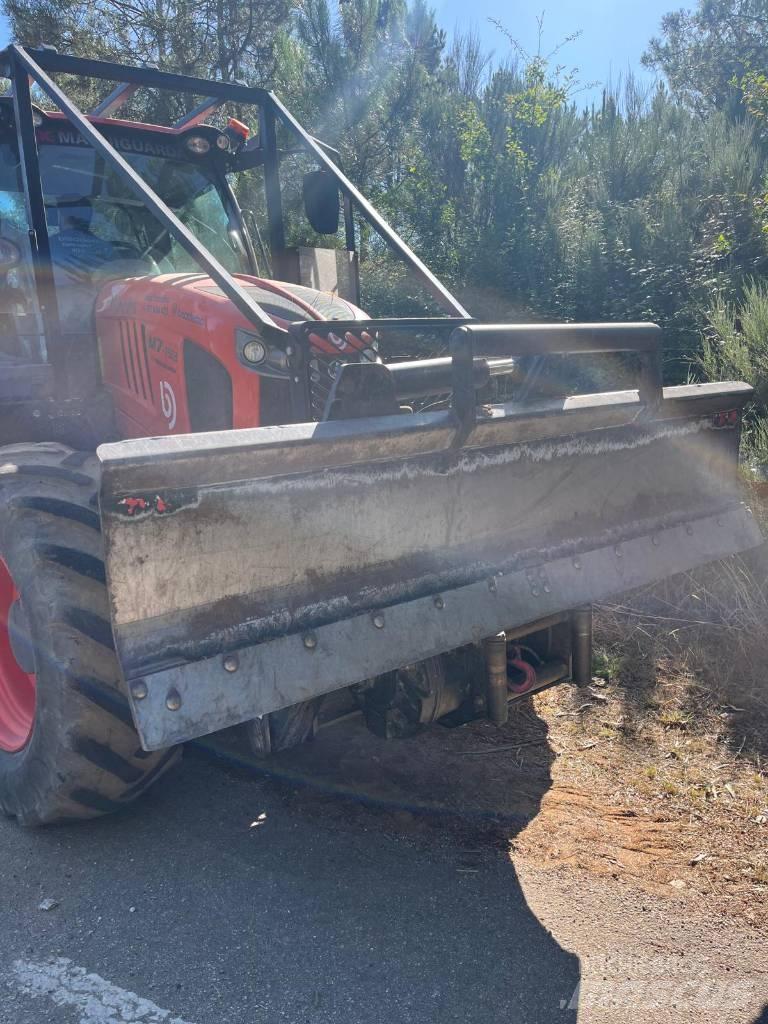 Kubota M 7153 Tractor forestal