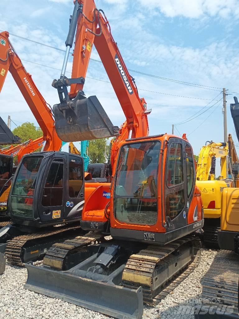 Doosan DX 75 Excavadoras de cadenas