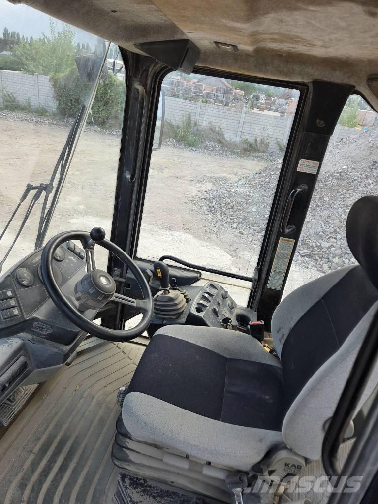 CAT 906 Cargadoras sobre ruedas