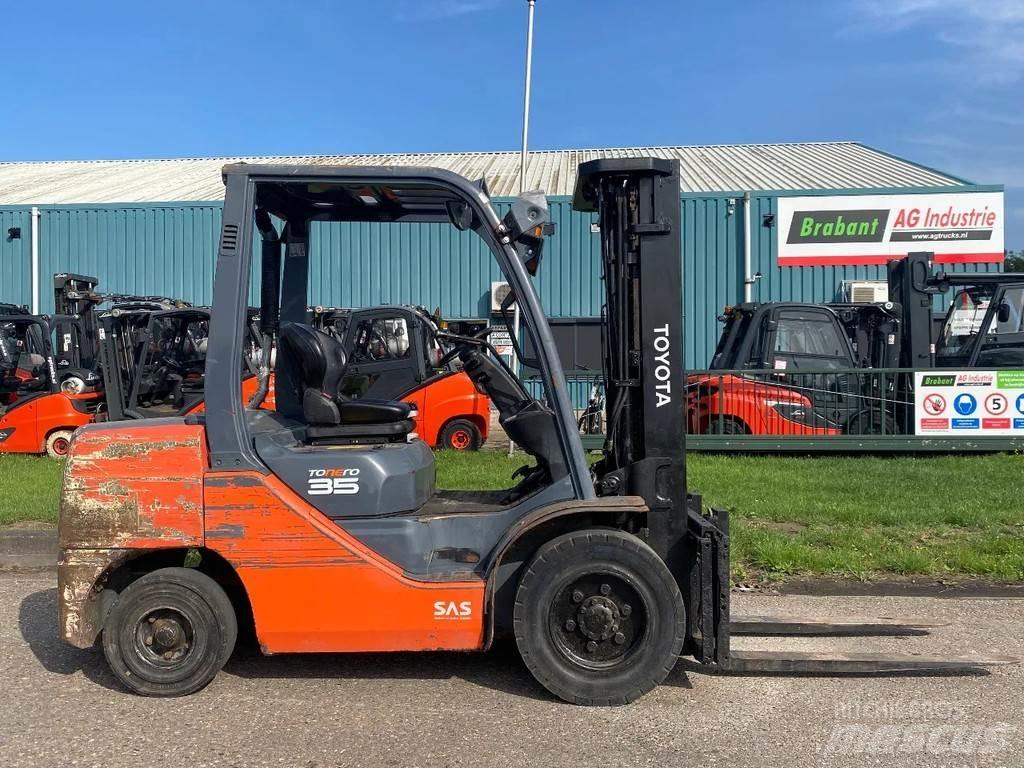 Toyota 02- 8FDF30 Carretillas diesel