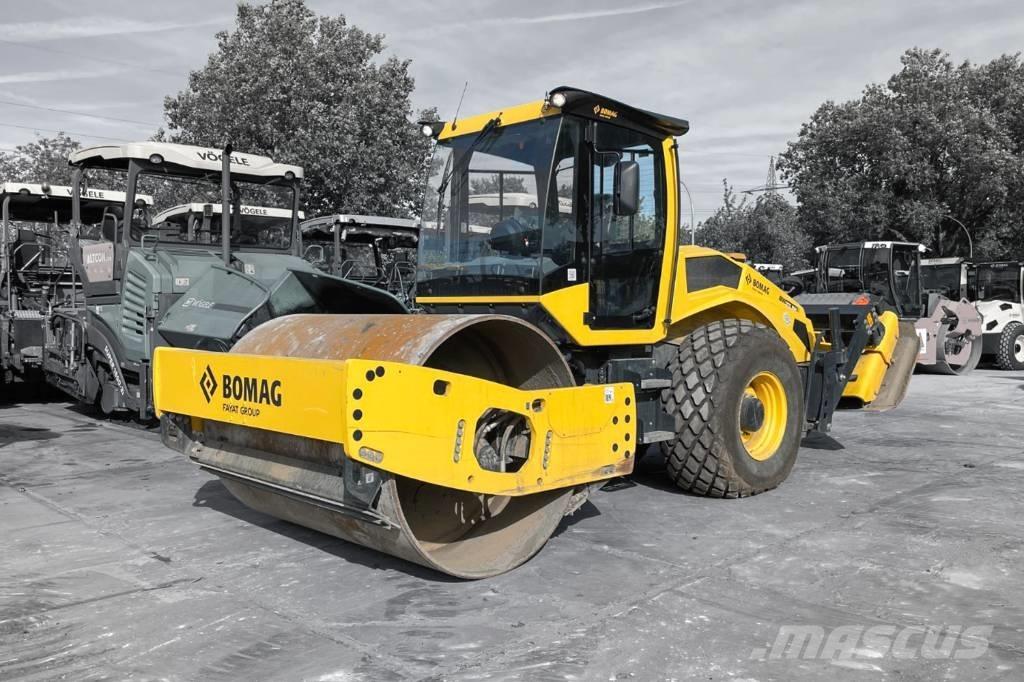 Bomag BW 213 D-5 Rodillos de un solo tambor