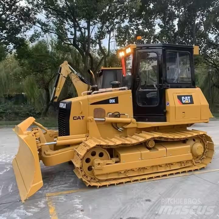 CAT D 5 K Buldozer sobre oruga