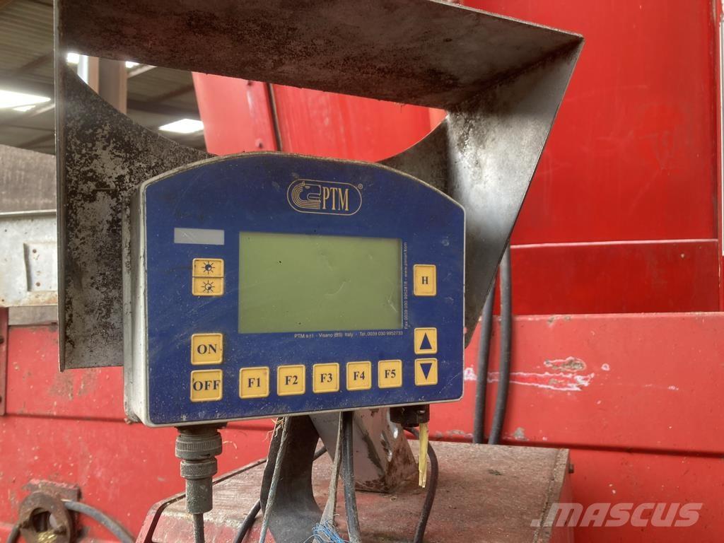 Trioliet AVM 24 Alimentadores