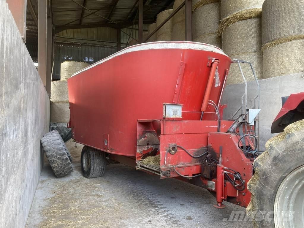 Trioliet AVM 24 Alimentadores