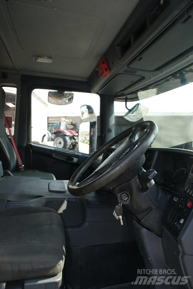 Scania P 360 CB Camiones portamaquinaria