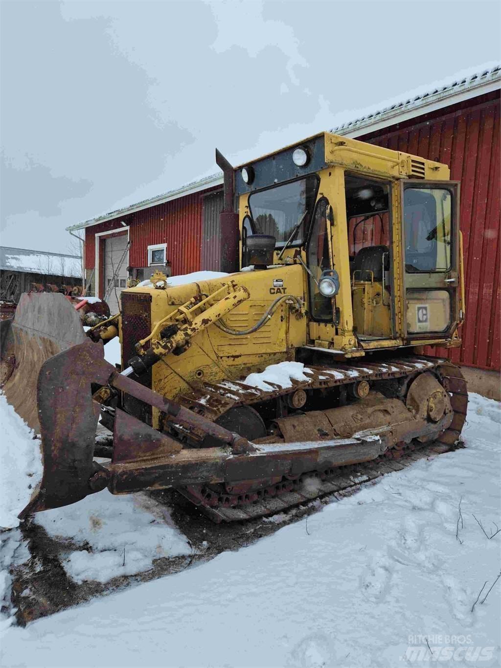 CAT D4E Buldozer sobre oruga