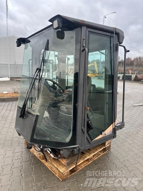 CASE 721 F USED CAB Cabinas e interior