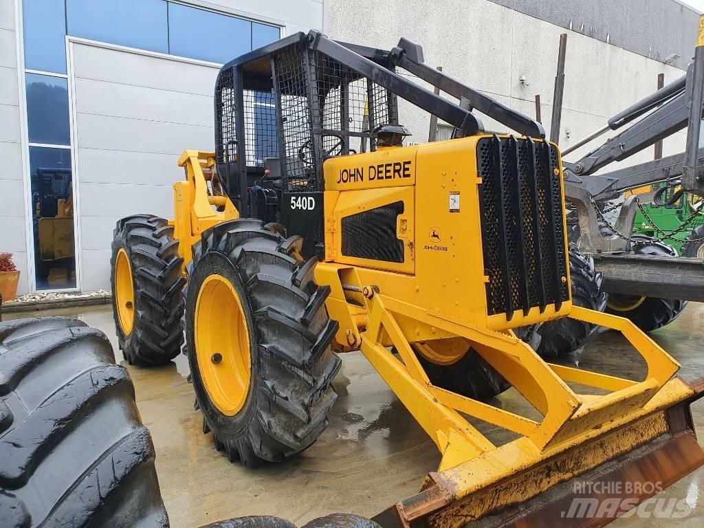 John Deere 540 D Arrastrador de troncos