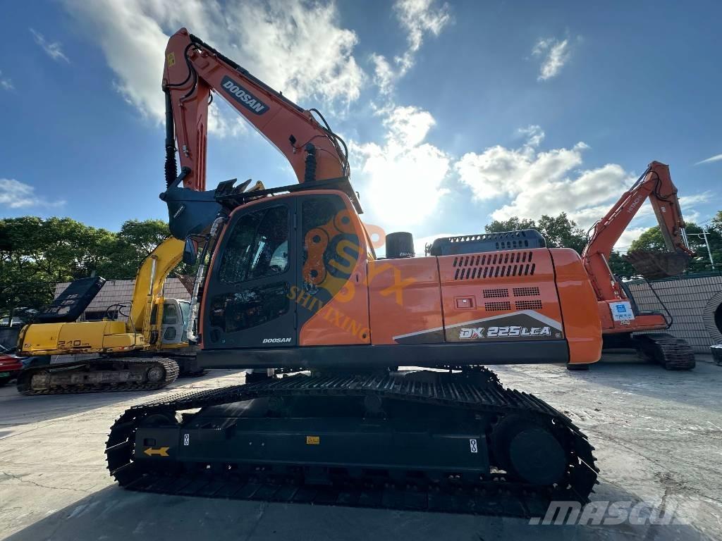 Doosan DX 225 LCA Excavadoras de cadenas