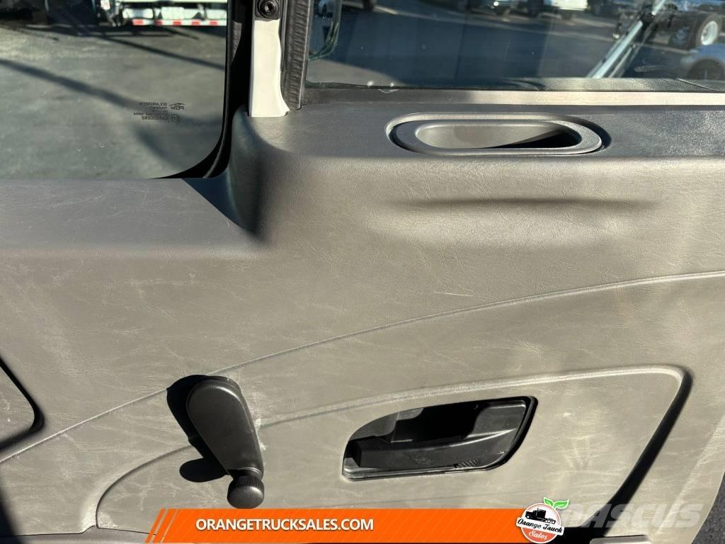 International 4300 Camiones caja cerrada