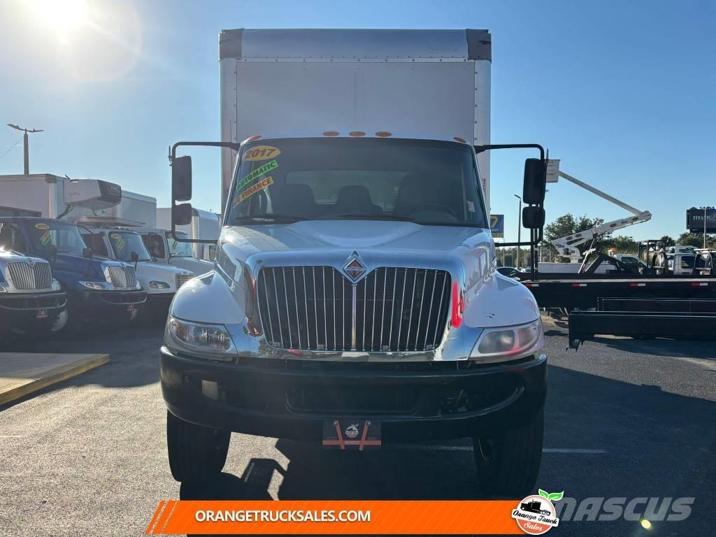 International 4300 Camiones caja cerrada