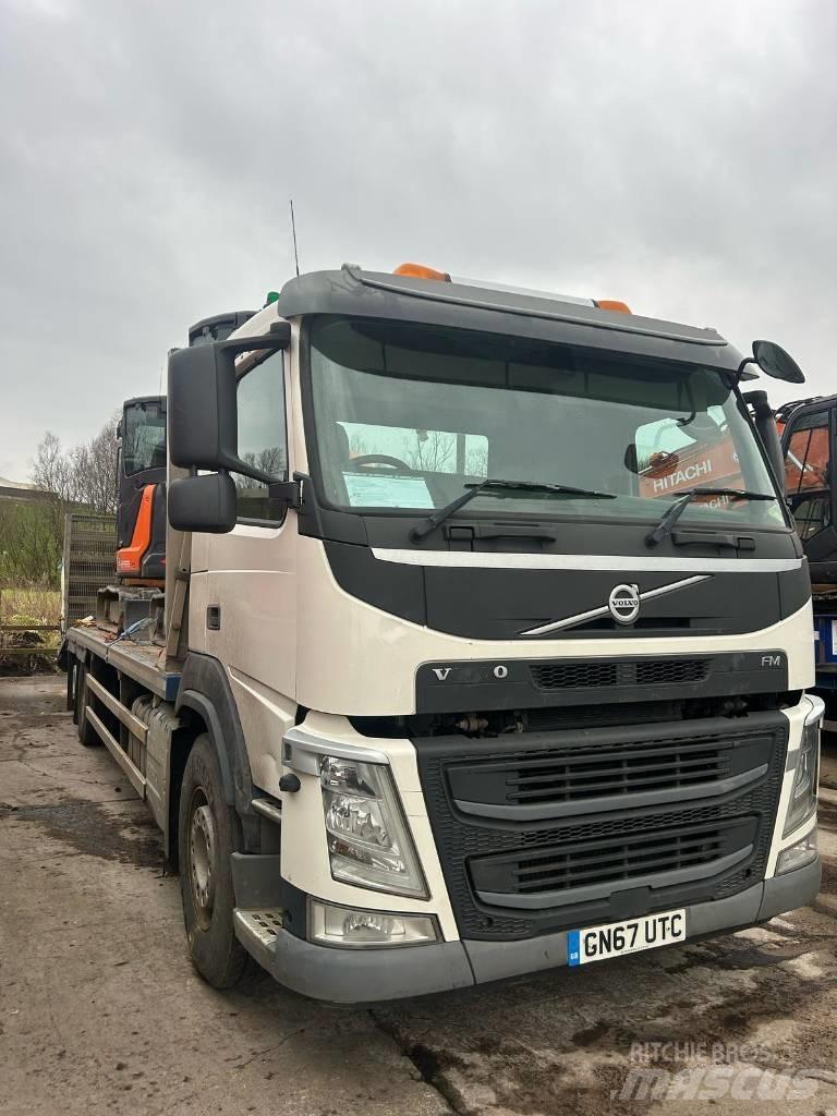 Volvo FM 11 330 Camiones portamaquinaria