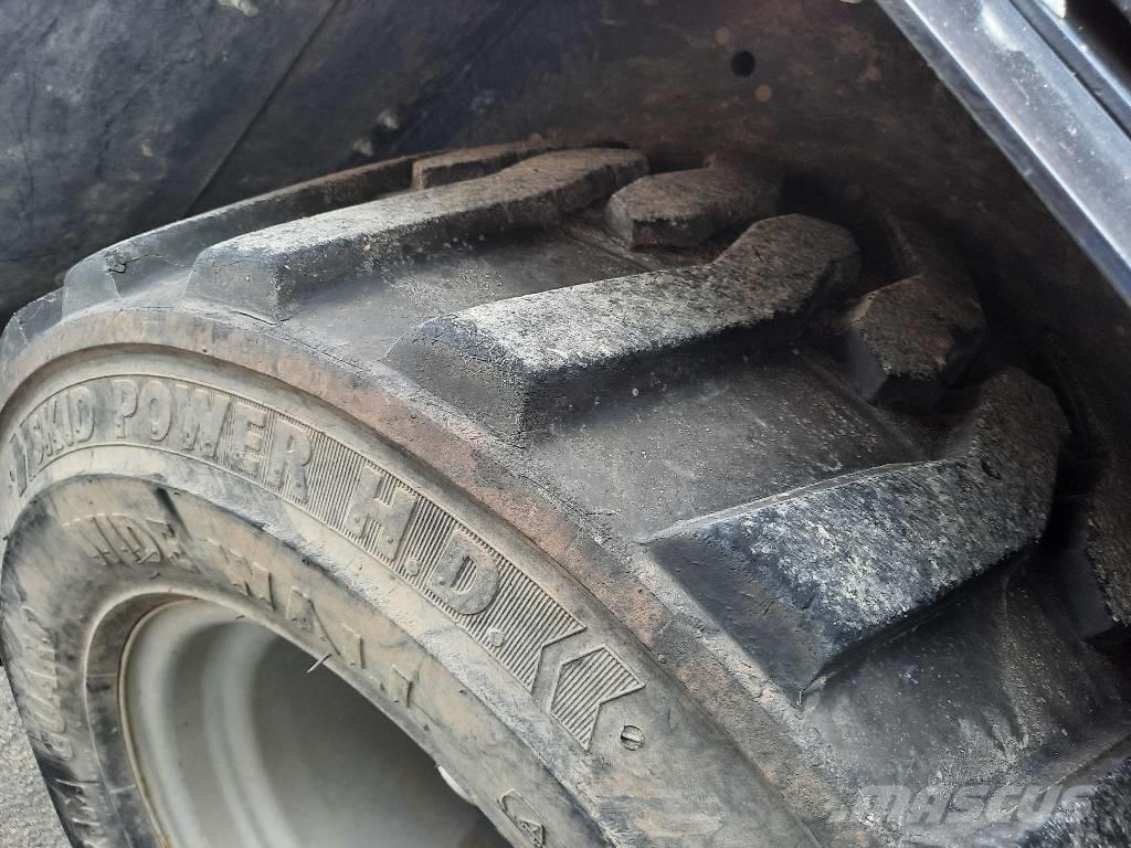 GiANT V 452 X-Tra Cargadoras sobre ruedas