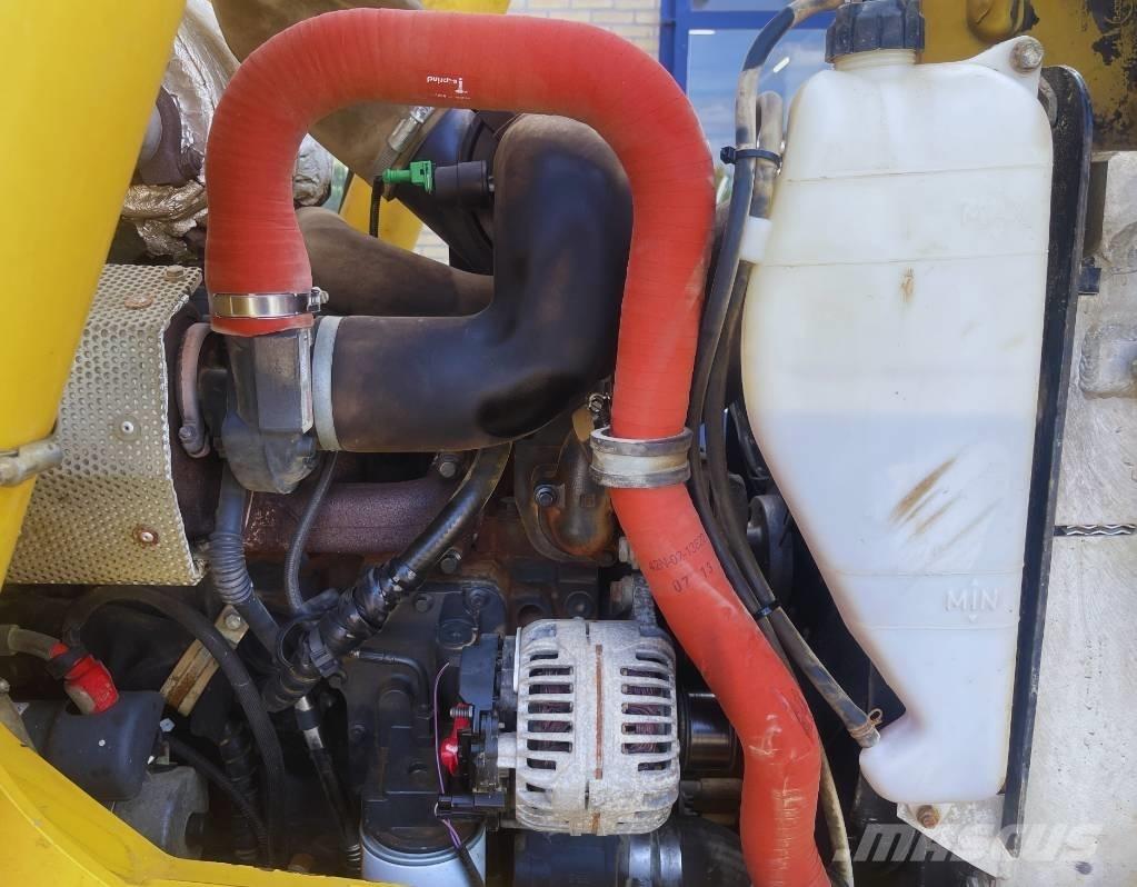 Komatsu WB 93 R-5 Retrocargadoras