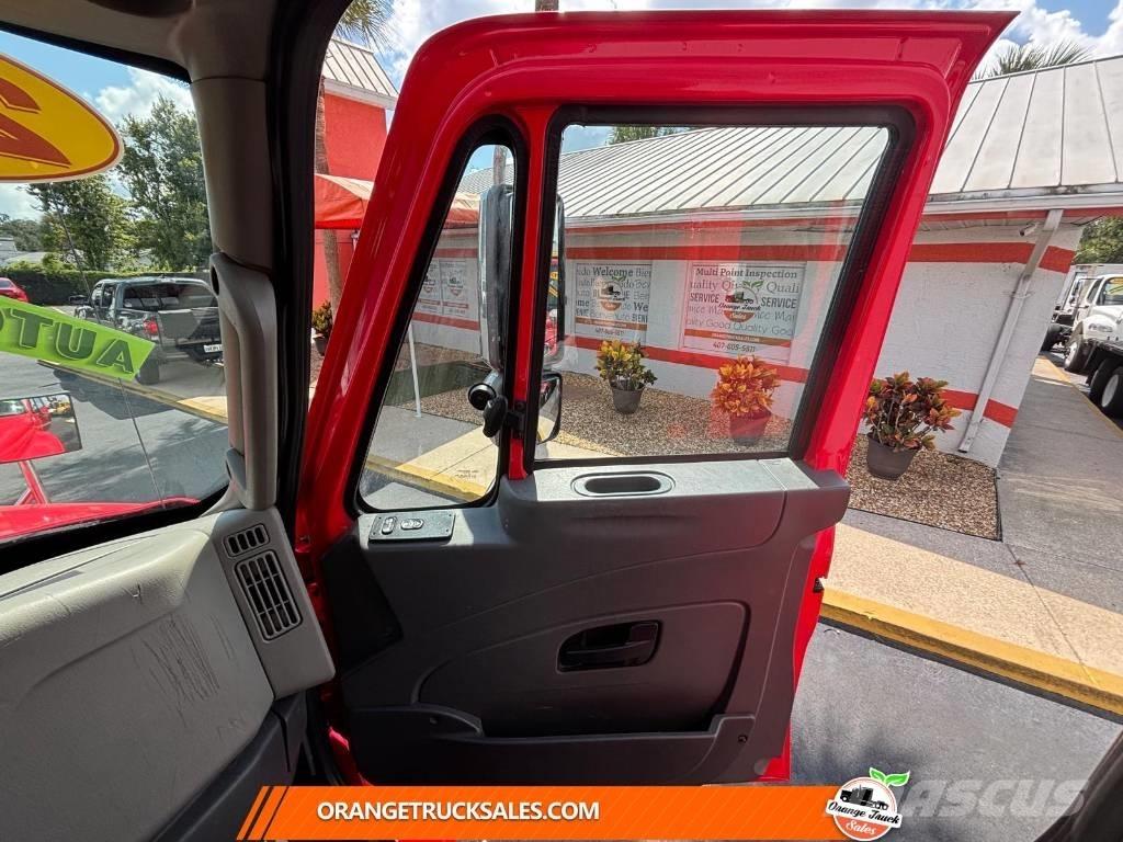 International 4300 Camiones caja cerrada