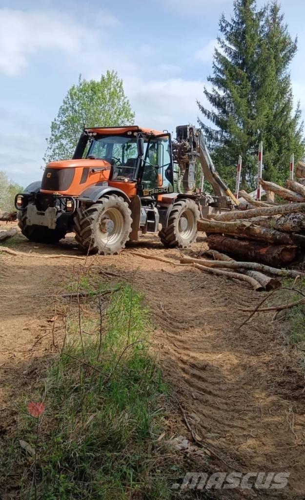 JCB Fastrac 3230 Tractor forestal
