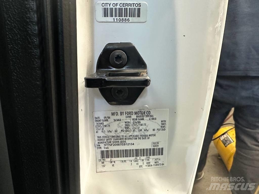 Ford F 250 Camiones bañeras basculantes o volquetes