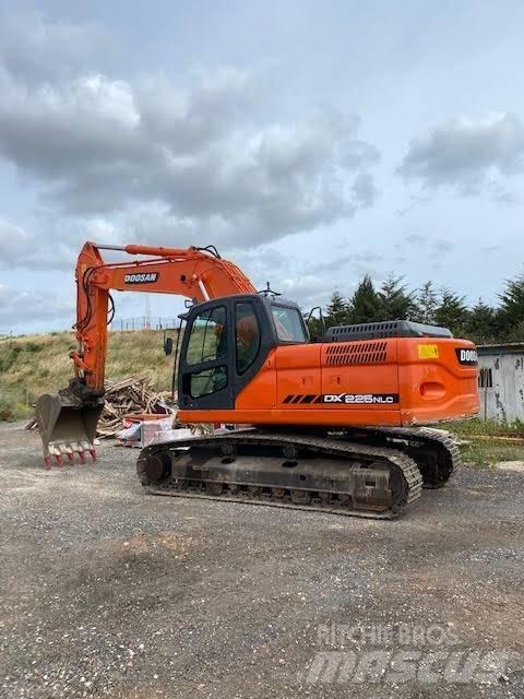 Doosan DX 225 NLC Excavadoras de cadenas