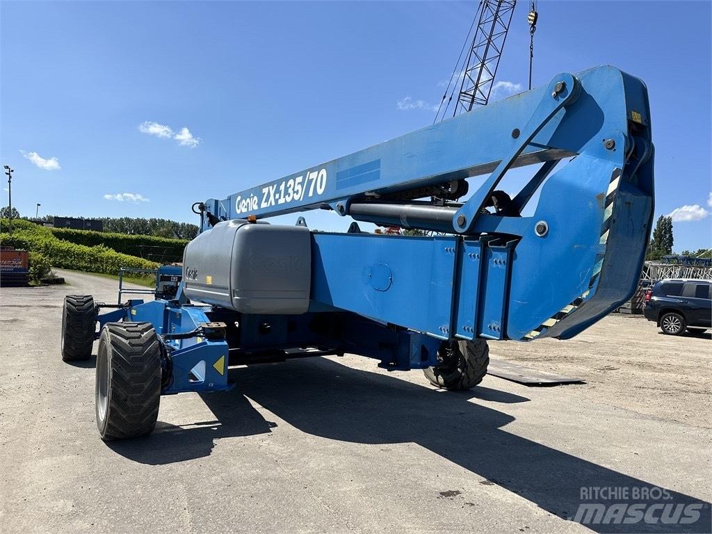 Genie ZX 135/70 Plataforma de trabajo articulada