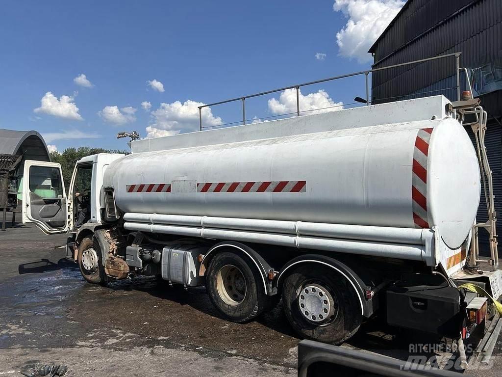 Renault 320 Camiones cisterna