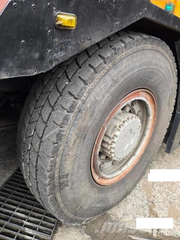 Kato KR 25 H V-3 Grúas autopropulsadas