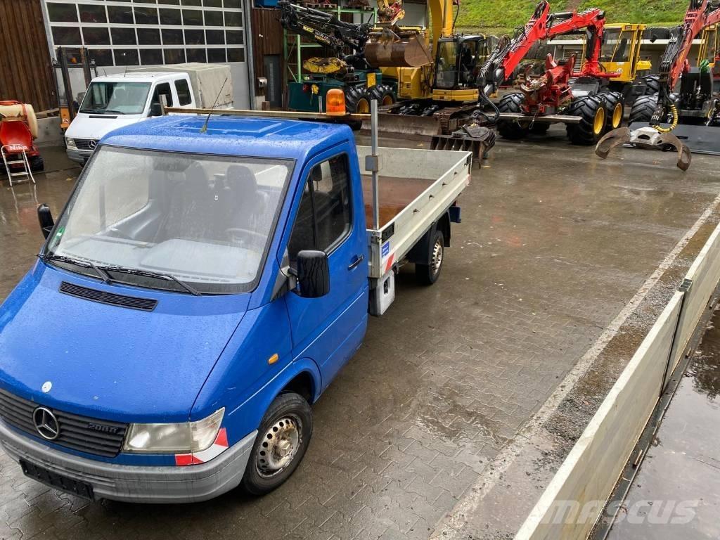 Mercedes-Benz 208 D Camiones plataforma