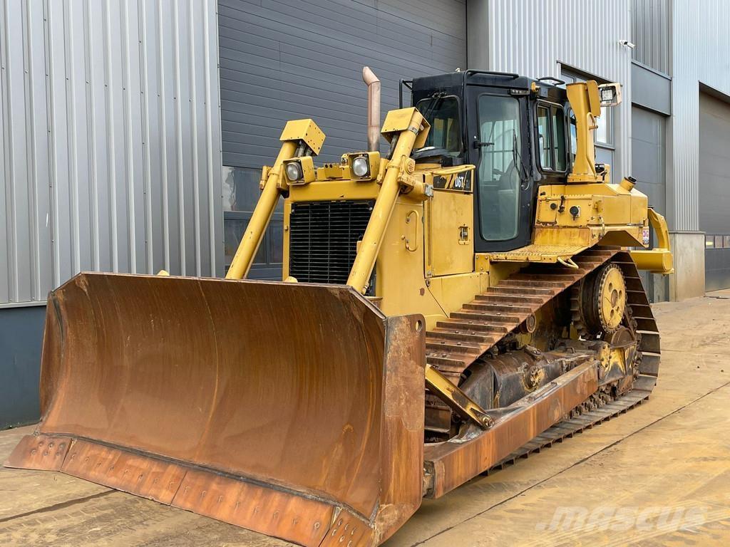CAT D6T XL Buldozer sobre oruga