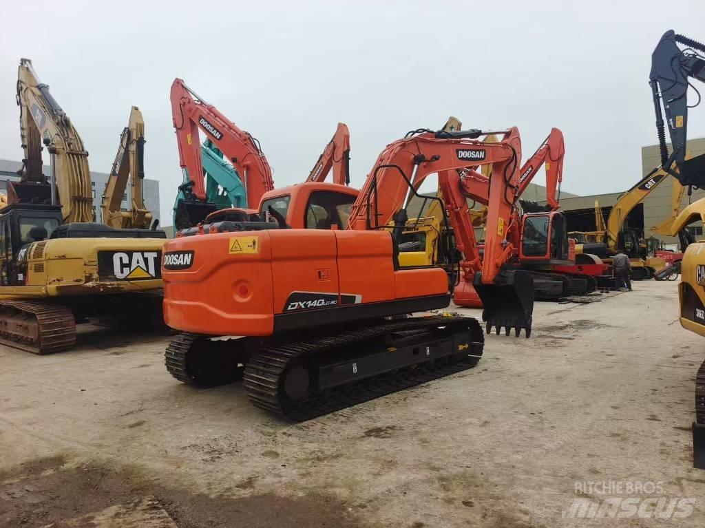 Doosan DX 140 Excavadoras de cadenas
