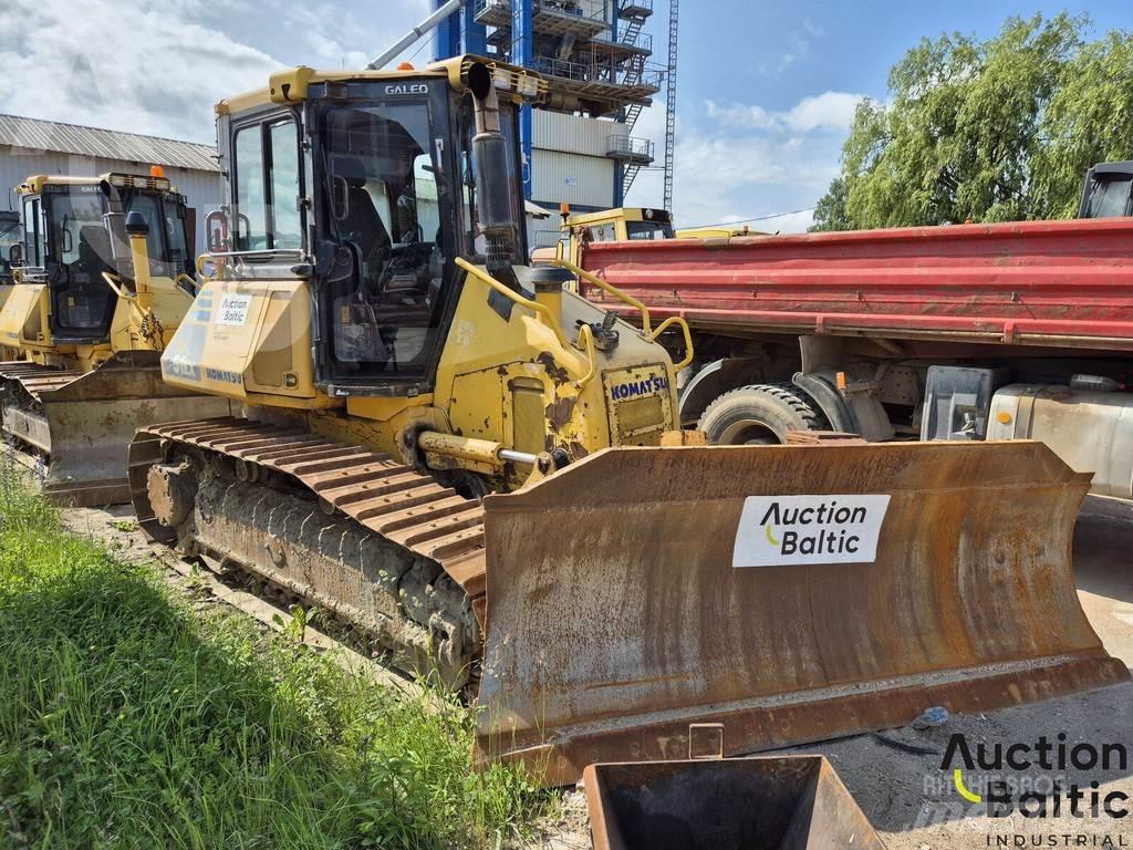 Komatsu D51 Buldozer sobre oruga