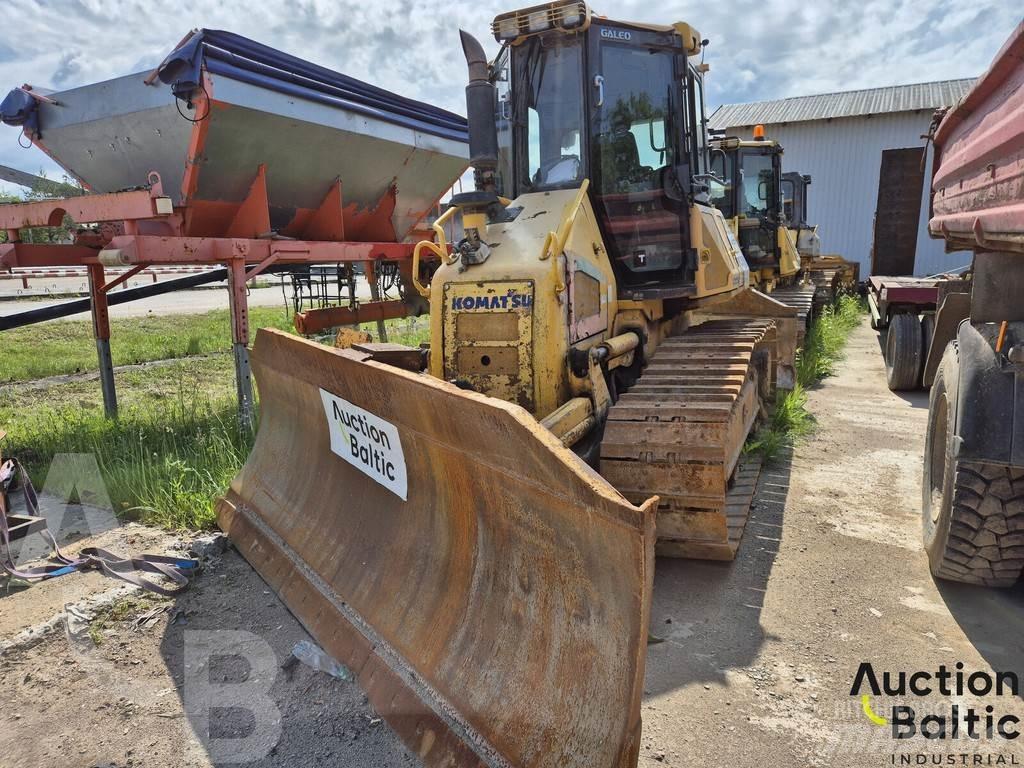 Komatsu D51 Buldozer sobre oruga