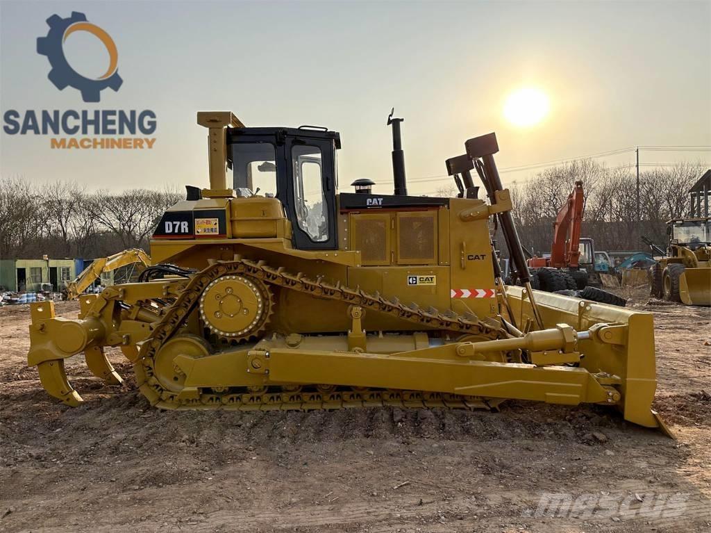 CAT D7R Buldozer sobre oruga