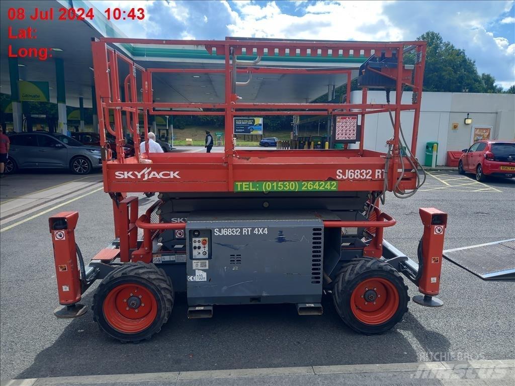 SkyJack SJ 6832 RT Plataformas tijera