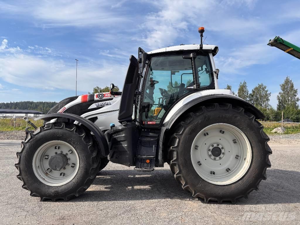 Valtra T215 Versu Tractores