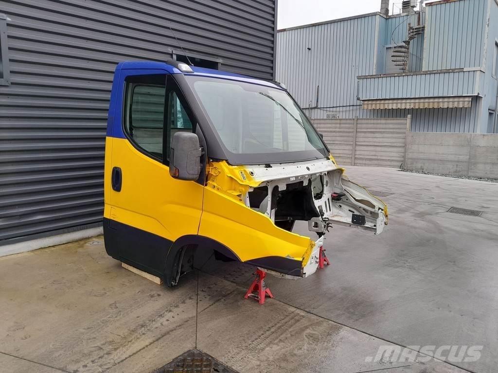 Iveco DAILY Cabinas e interior