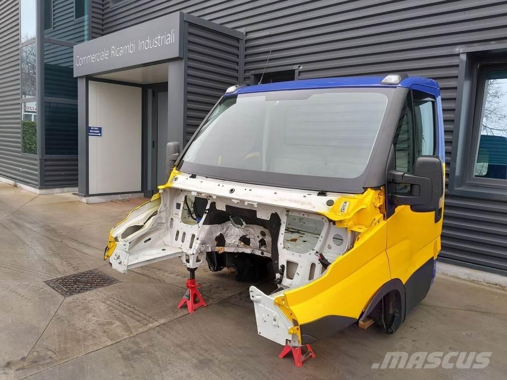 Iveco DAILY Cabinas e interior