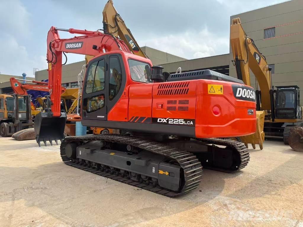 Doosan DX 225 Excavadoras de cadenas