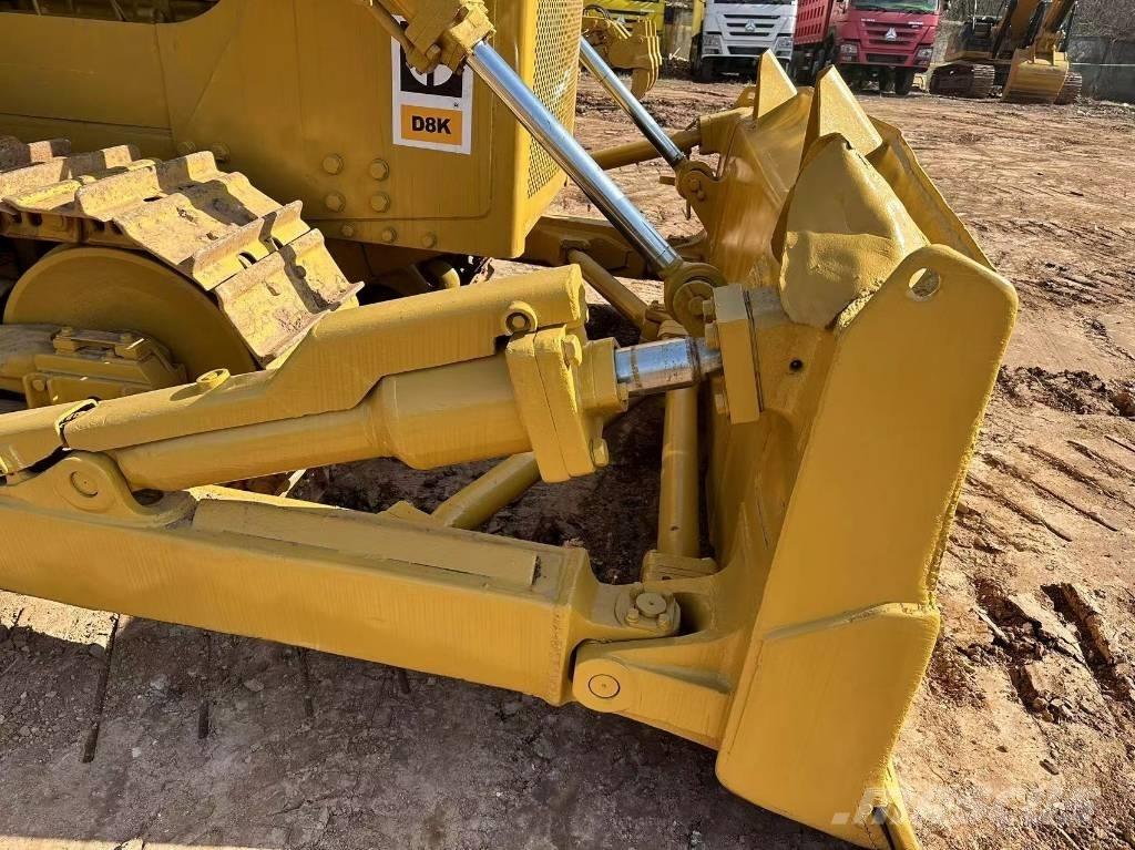 CAT D8K Buldozer sobre oruga