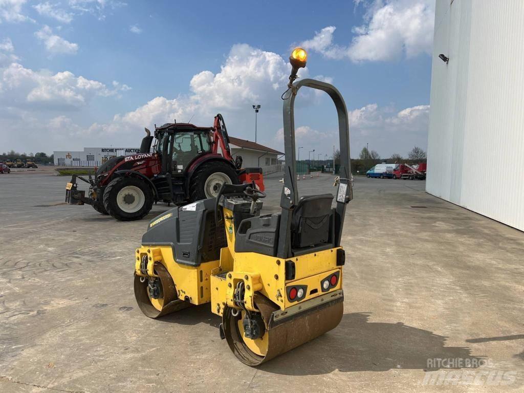 Bomag BW 100 AD M-5 Rodillos de doble tambor