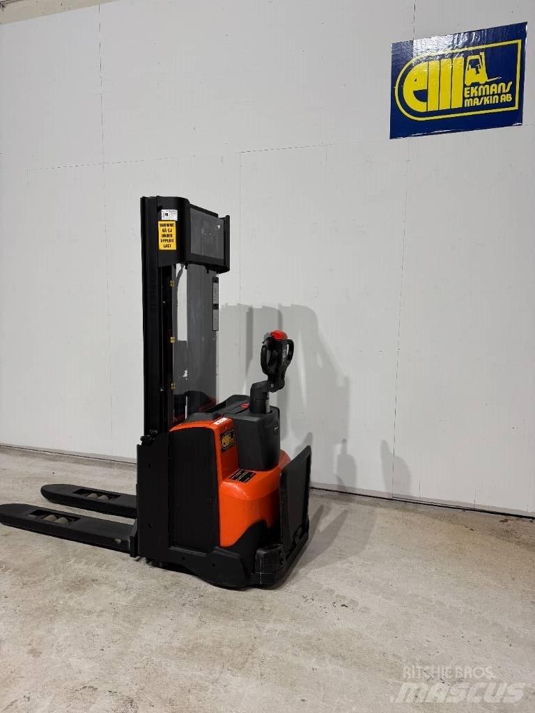 BT Truck SWE 120 L Apiladores eléctricos