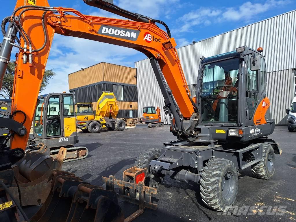 Doosan DX 57 W Excavadoras de ruedas